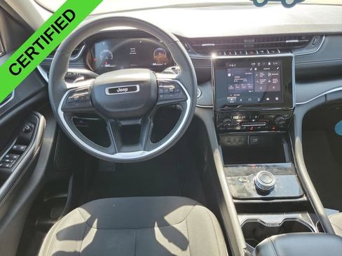 Used 2023 Jeep Grand Cherokee Laredo AWD/4WD image 26