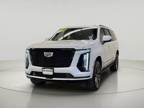 Used 2026 Cadillac Escalade ESV Sport AWD/4WD image 4