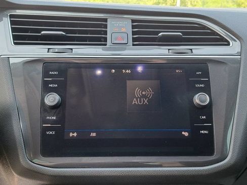 Used 2020 Volkswagen Tiguan SE FWD image 14