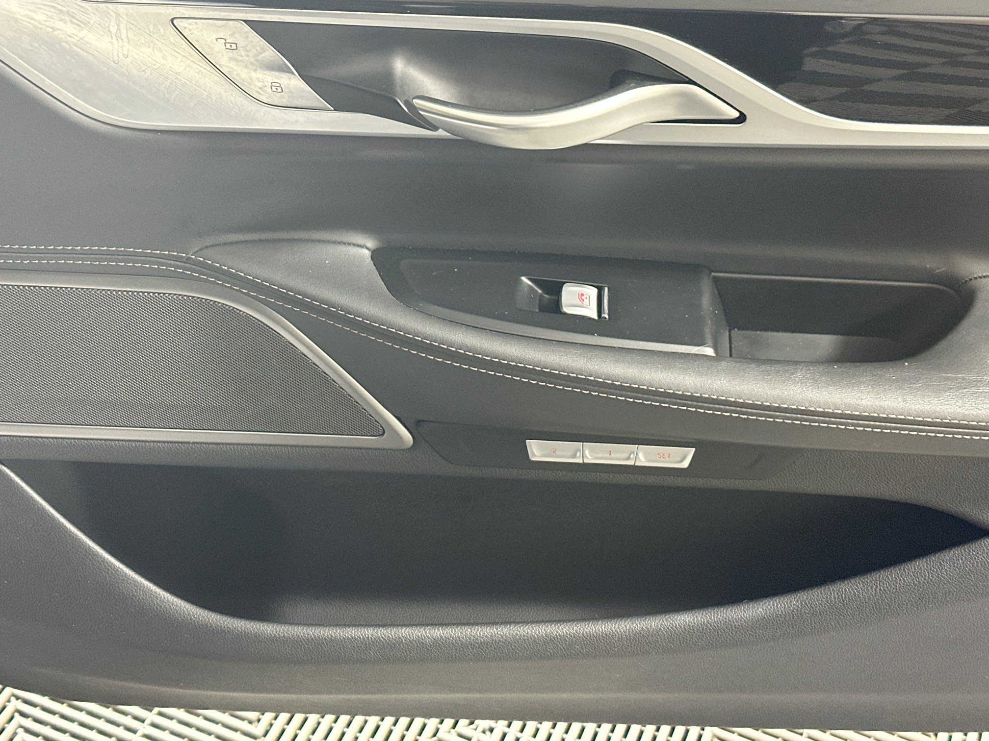 Used 2018 BMW 740i xDrive AWD/4WD image 29