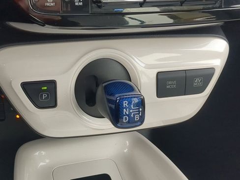 Certified 2017 Toyota Prius Four image 17