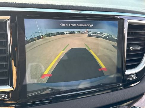 Used 2024 Chrysler Pacifica Touring-L image 24