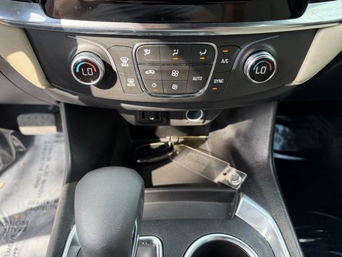 Used 2023 Chevrolet Traverse LS image 27