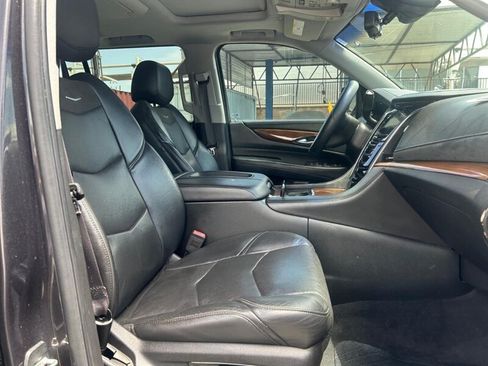 Used 2017 Cadillac Escalade ESV Premium Luxury AWD/4WD image 38