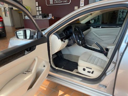 Used 2014 Volkswagen Passat TDI SEL Premium image 15