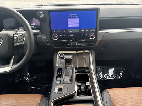 Used 2025 Lexus GX 550 w/ Accessory Package (2T) AWD/4WD image 26