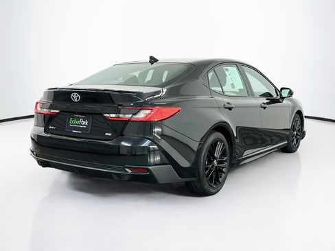 Used 2025 Toyota Camry SE FWD image 9