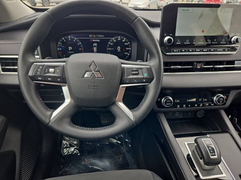 Used 2024 Mitsubishi Outlander SE AWD/4WD image 13