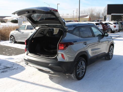 Certified 2023 Kia Seltos LX image 7