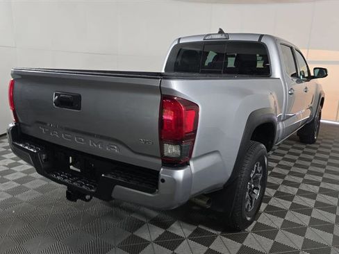 Used 2019 Toyota Tacoma TRD Off-Road w/ Technology Package AWD/4WD image 9