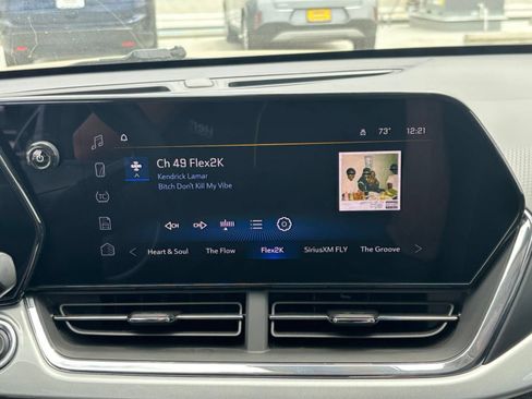 Used 2025 Chevrolet Trax LT FWD image 19
