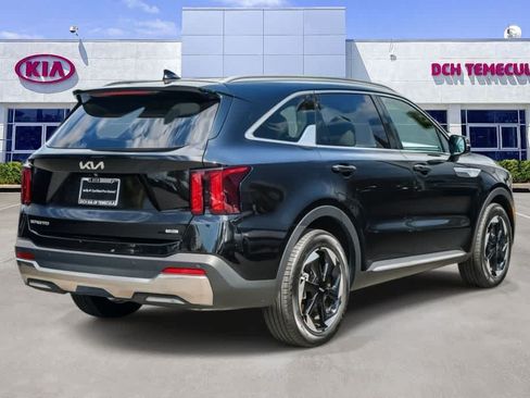 Certified 2025 Kia Sorento EX AWD/4WD image 4