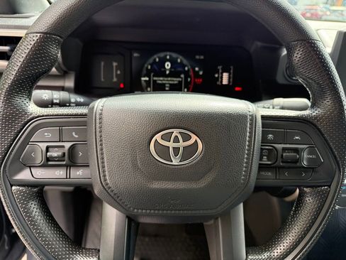 Used 2025 Toyota Tacoma SR5 image 33