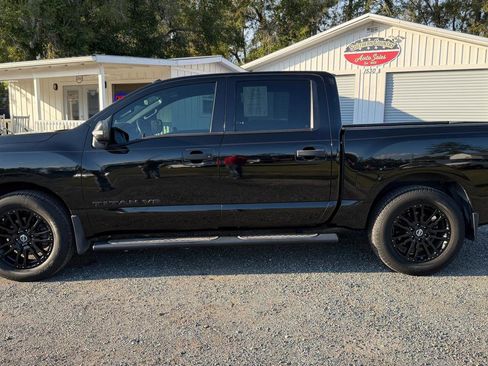 Used 2018 Nissan Titan SV w/ SV Convenience Package image 8