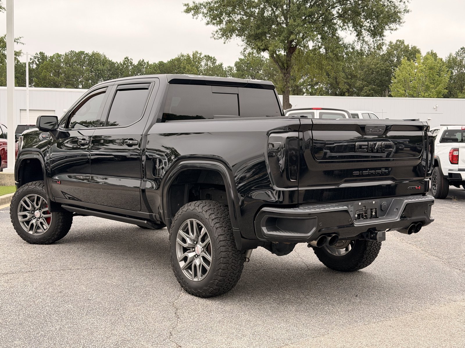 Used 2022 GMC Sierra 1500 AT4 w/ AT4 Premium Package AWD/4WD image 10