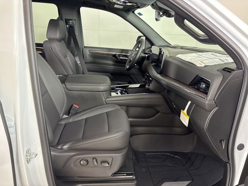 New 2026 Chevrolet Suburban Z71 w/ Comfort Package AWD/4WD image 20