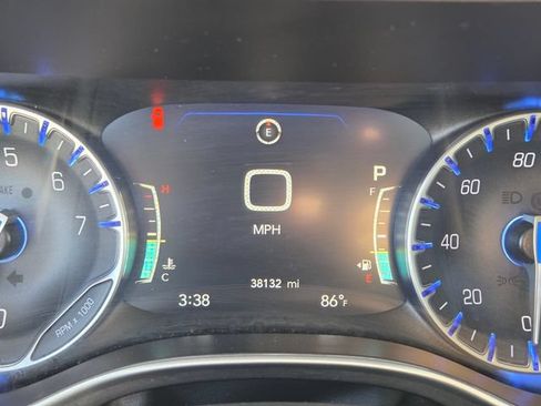 Used 2024 Chrysler Pacifica Touring-L FWD image 21