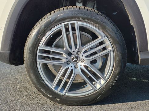 Used 2024 Mercedes-Benz GLS 450 4MATIC image 13