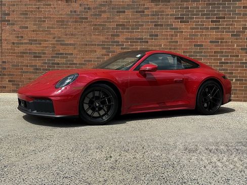 Used 2025 Porsche 911 Carrera GTS image 1