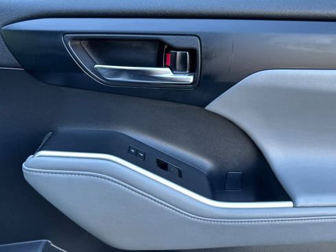 Used 2023 Toyota Highlander XLE image 20