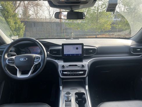 Used 2024 Ford Explorer XLT w/ Equipment Group 202A image 31