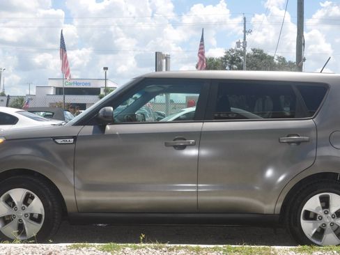 Used 2016 Kia Soul FWD image 3