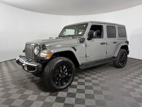 Used 2022 Jeep Wrangler Unlimited Sahara w/ Cold Weather Group image 3
