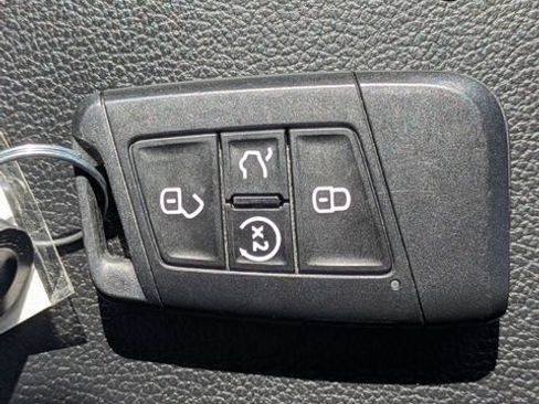Certified 2024 Volkswagen Tiguan SE R-Line FWD image 35