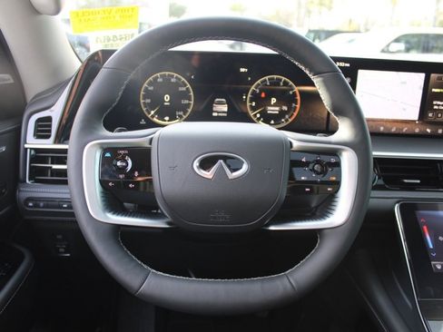 Certified 2025 INFINITI QX80 Pure image 16