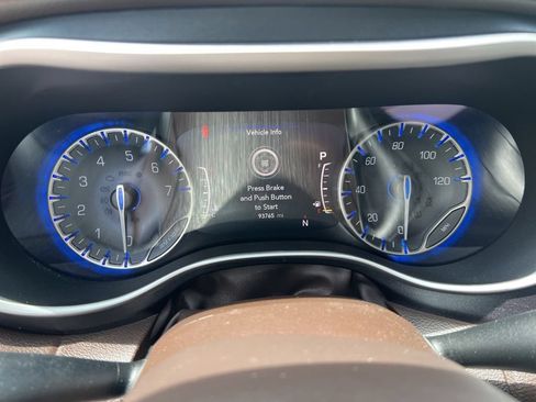 Used 2020 Chrysler Pacifica Touring w/ Advanced Safetytec Group FWD image 58