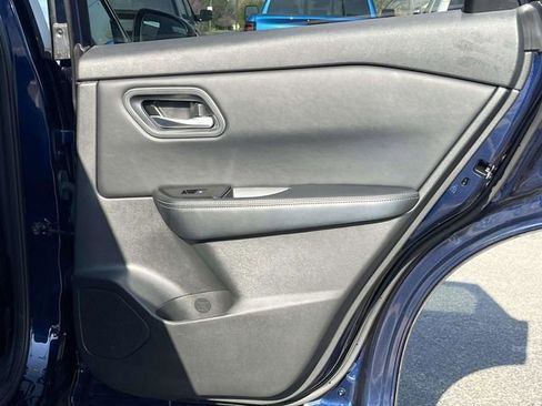 Used 2025 Nissan Rogue SV image 23