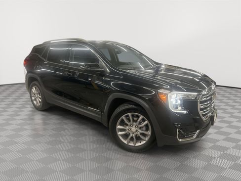 Used 2024 GMC Terrain SLT image 3