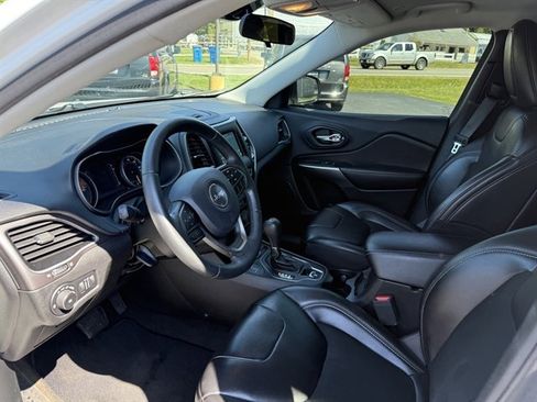 Used 2019 Jeep Cherokee Latitude Plus image 16