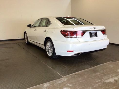 Used 2013 Lexus LS 460 w/ Comfort Pkg RWD image 4