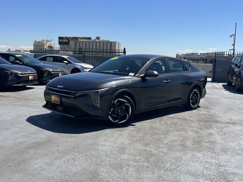 Certified 2025 Kia K4 EX FWD image 2