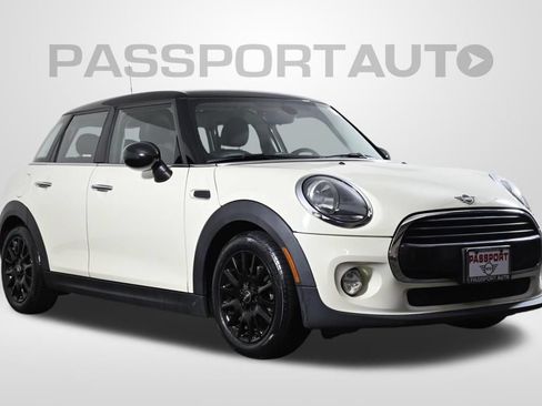 Used 2019 MINI Cooper 4-Door Hardtop FWD image 3