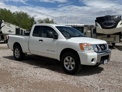 Used 2009 Nissan Titan SE w/ SE Max Utility Pkg AWD/4WD image 2
