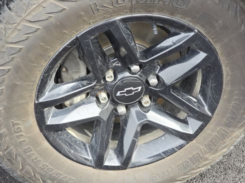 Used 2019 Chevrolet Silverado 1500 Custom Trail Boss image 16