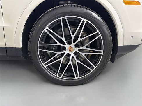 Certified 2026 Porsche Cayenne Coupe AWD/4WD image 14