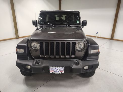 Used 2020 Jeep Wrangler Unlimited Sport image 3