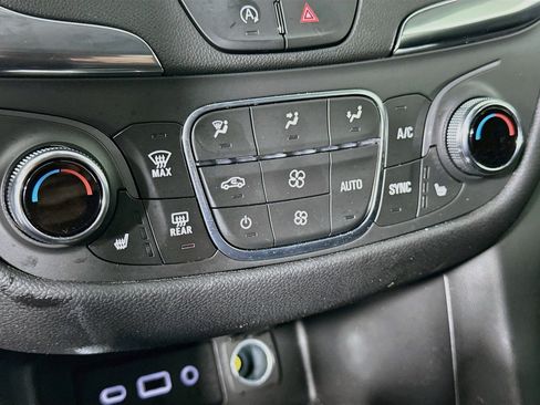 Used 2022 Chevrolet Equinox LT FWD image 23