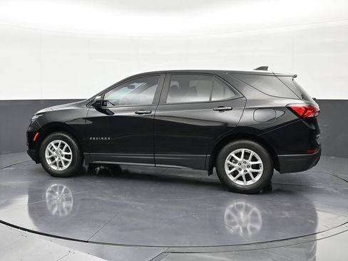 Used 2023 Chevrolet Equinox LS FWD image 2