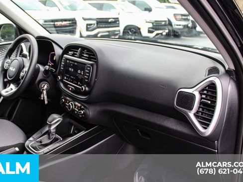 Used 2025 Kia Soul LX w/ LX Technology Package FWD image 24