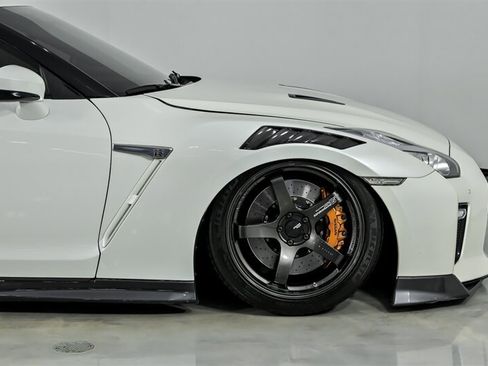 Used 2019 Nissan GT-R Premium w/ Premium Interior Package AWD/4WD image 16