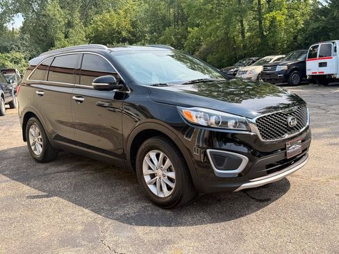Used 2018 Kia Sorento FWD image 9