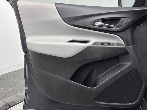 Used 2022 Chevrolet Equinox LS image 12