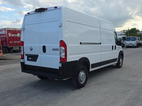 Used 2025 RAM ProMaster 2500 w/ Convenience Group FWD image 7