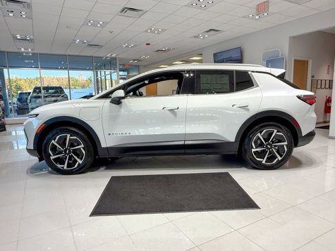 New 2026 Chevrolet Equinox EV LT image 4