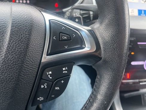 Used 2017 Ford Edge Titanium image 32