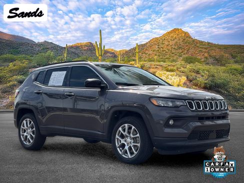 Used 2024 Jeep Compass Latitude AWD/4WD image 1